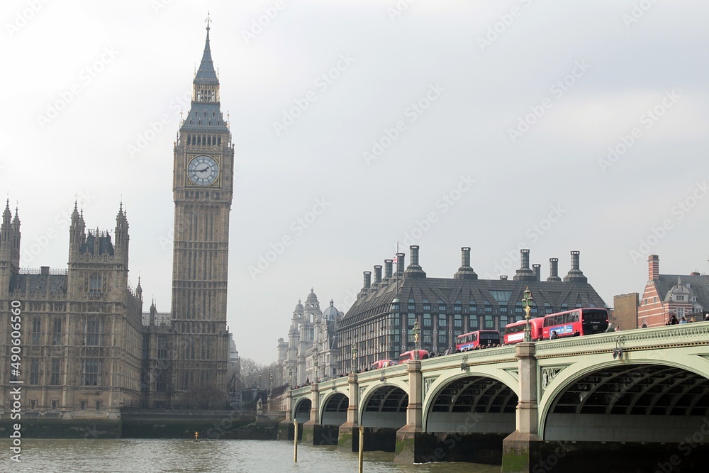 Naklejka premium houses of parliament and busses