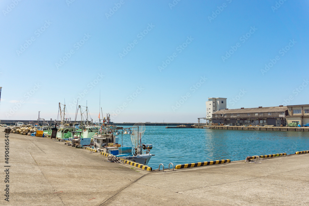 Uozu fishing harbor in Toyama, Japan. 魚津漁港。富山県魚津市