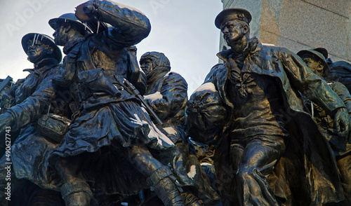 statue of soldiers going to war