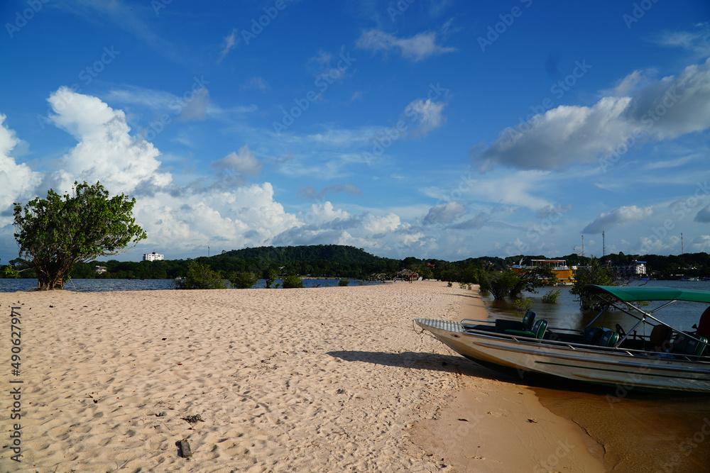 Fototapeta premium Beautiful view of sand and trees at Tapajos River beach in Amazon rainforest. The Island of Love in Alter do Chão, famous as the Caribic in the middle of the Amazon region, state of Pará, Brazil