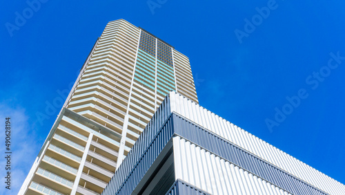 Exterior of high-rise condominium and refreshing blue sky scenery_w_80