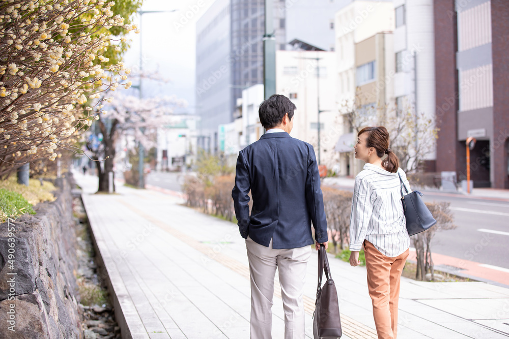 カジュアルビジネスの会社員
カジュアルビジネスの会社員