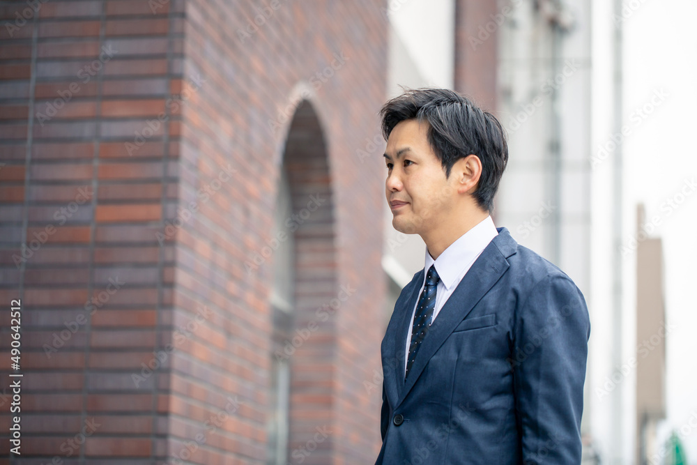 カジュアルビジネスの会社員
カジュアルビジネスの会社員