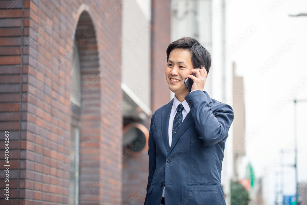 カジュアルビジネスの会社員
カジュアルビジネスの会社員