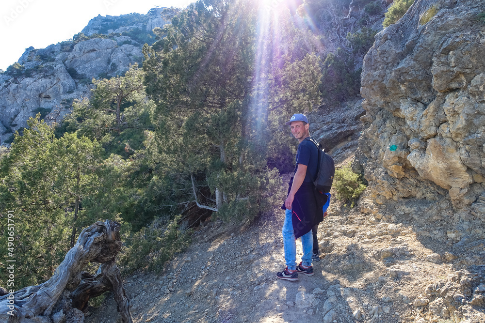 Obraz premium A man with a child on the background of the Crimean mountains on the Golitsyn trail. Crimea. 2021