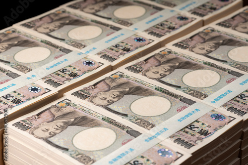 積み上げた一万円の札束（一億円） photo
