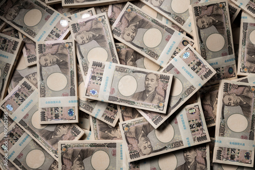 バラバラに置かれた一万円の札束 photo