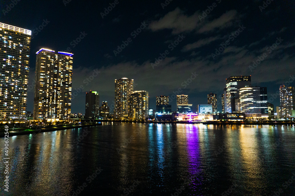 Night view of a high-rise condominium along an urban river_r_19 Night view of a high-rise condominium along an urban river_r_19