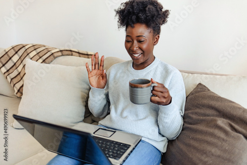 Photos Businesswoman teleconferencing on laptop while working from home