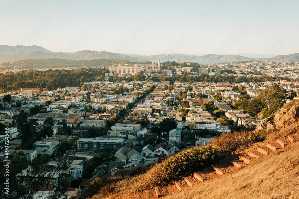 Obraz premium Staircase and view from the overlook at Tank Hill Park, San Francisco, California