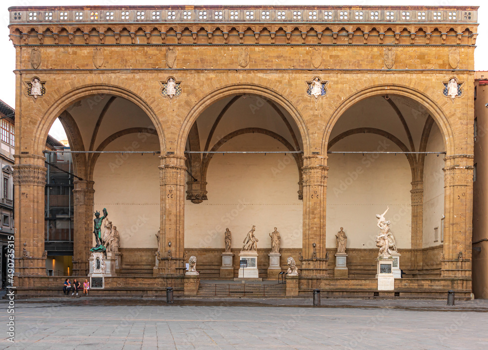 Foto Stock loggia dei lanzi in piazza della Signoria, Firenze | Adobe Stock