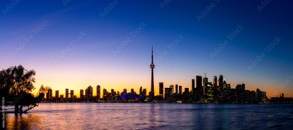 Fototapeta premium Toronto city skyline at sunset, Ontario, Canada