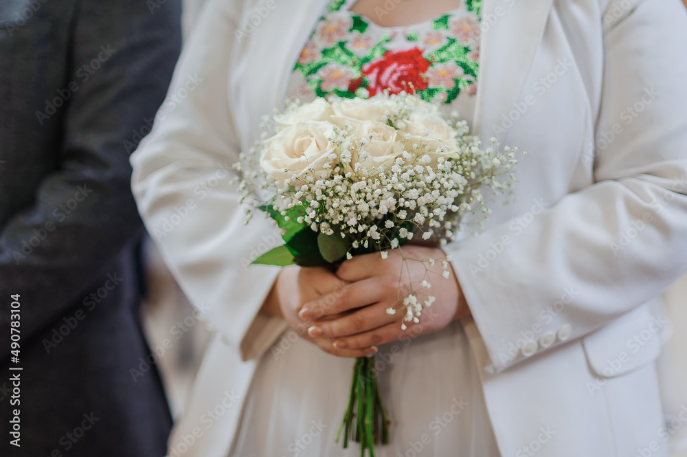 Bouquet of flowers in the hand of the bride Bouquet of flowers in the hand of the bride