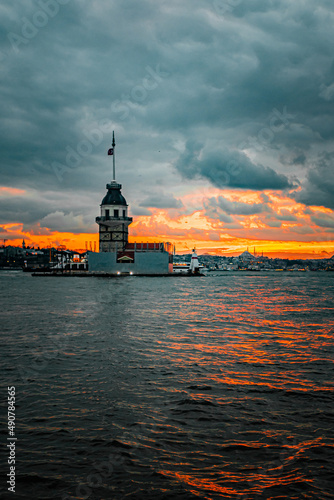 Maiden's tower sunset over the sea in Istanbul  © Aissa Haffar