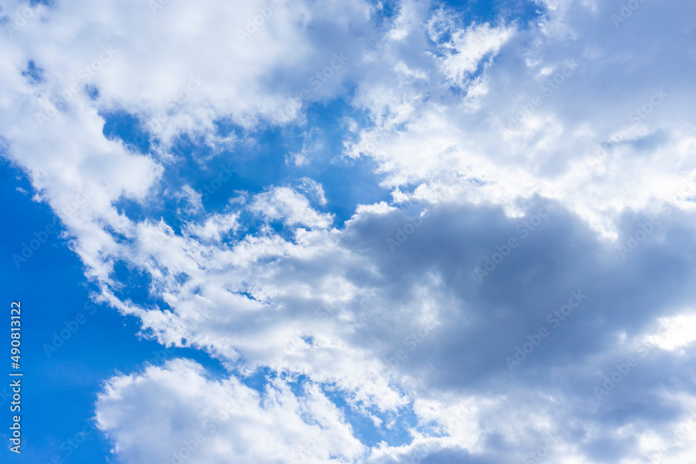 Obraz premium Background material of sun flare and refreshing blue sky and clouds_wide_15