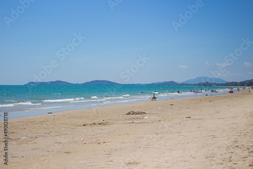 Blue sea on the beach covered with fine sand with bright blue sky in Thailand. © Chalermphol