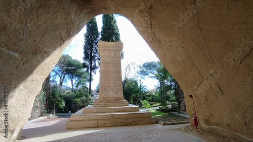 Napoli - Panoramica della Tomba di Leopardi al Parco Vergiliano