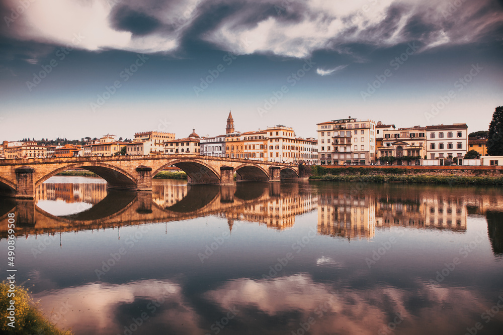 Obraz premium ponte Alla Garraia over river Arno, Florence, Italy