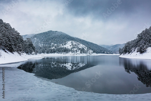 Fototapeta Naklejka Na Ścianę i Meble -  winter season, sunnet lake and snowy landscape