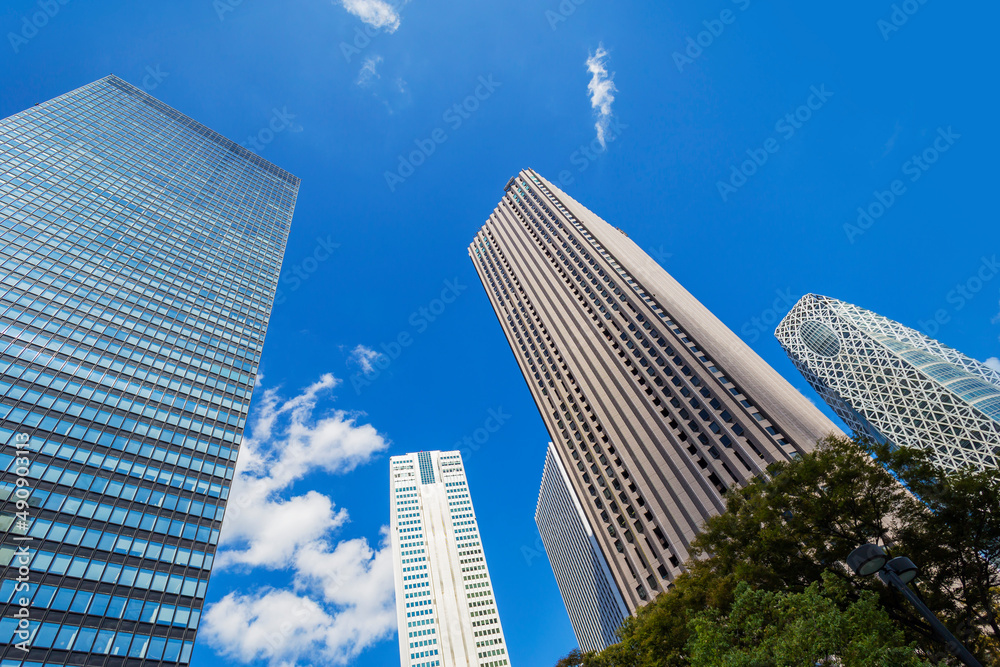新宿　都会風景　高層ビル　超高層ビル　 オフィスビル　近未来イメージ　ビジネス