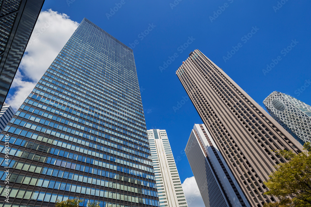 新宿　都会風景　高層ビル　超高層ビル　 オフィスビル　近未来イメージ　ビジネス