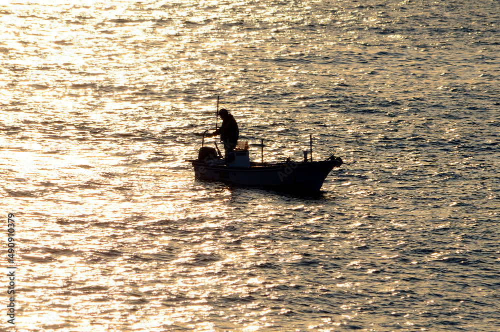 夕方の漁船