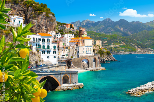 Obraz na płótnie Beautiful view of Amalfi on the Mediterranean coast with lemons in the foreground, Italy w salonie