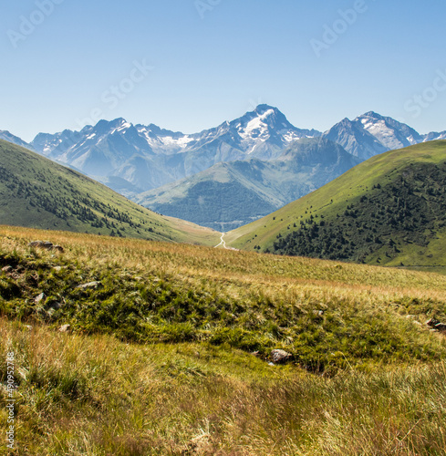 Two mountains separated by a road or path in French Alpes - Alpes d'Huez © Julien