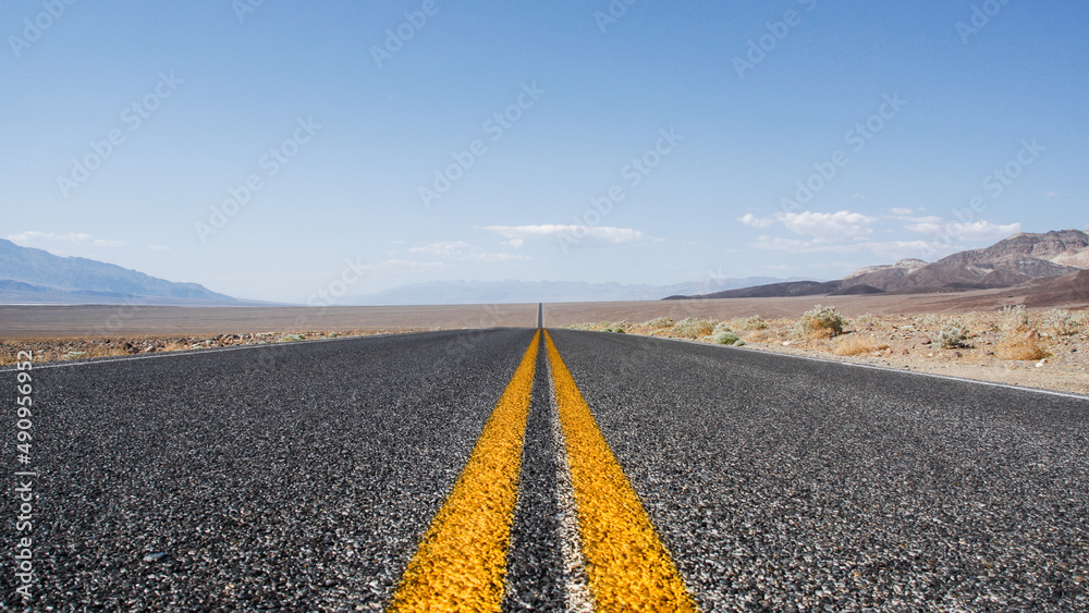 Fototapeta premium Endless road through the Death Valley