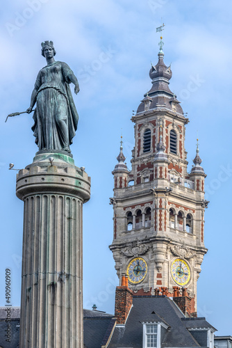 Statue de la Déesse et Beffroi de la Chambre de Commerce, Grand-place Lille 