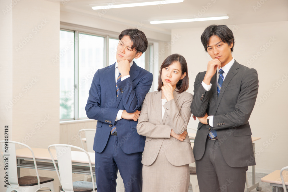 男女のビジネスパーソン
