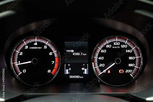 analog car speedometer photo