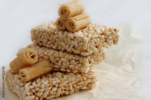 popcorn for proper nutrition on a light background