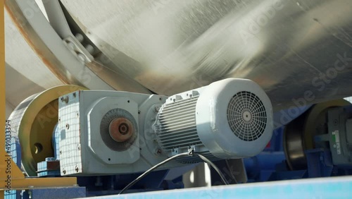 Working mechanism on plant close-up