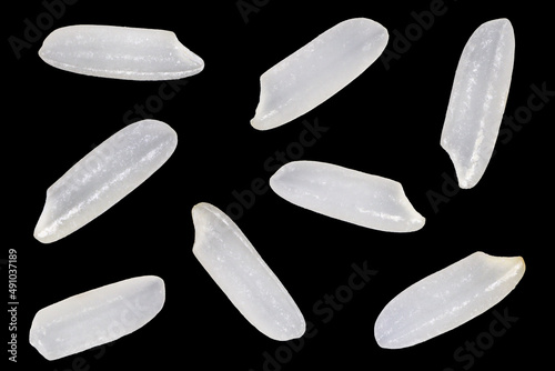 Tableau sur toile close-up white rice grains, Isolated black background