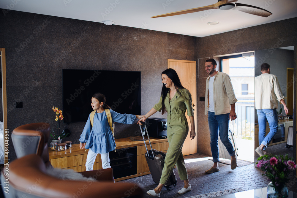 Ταπετσαρία Happy young family with two children enetring room at luxury hotel, summer holiday