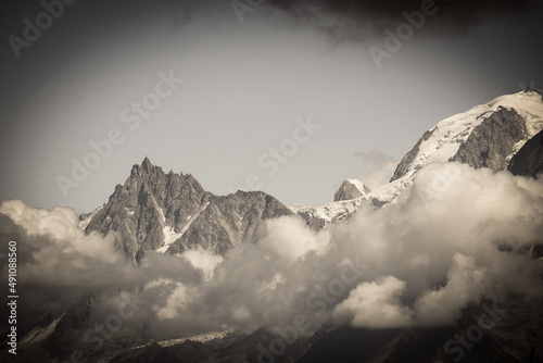 Aiguille du Midi au dessus des nuages