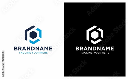 Abstract hexagon logo vector. Cube logo. Creative geometric logo design concept. on a black and white background.
