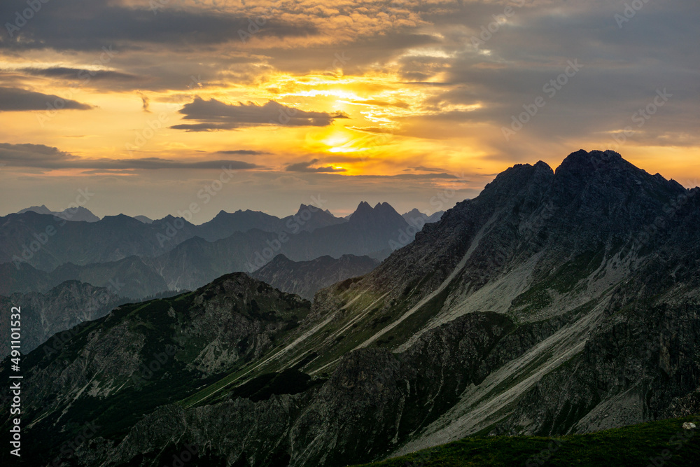 Obraz premium Gebirge im Kleinwalsertal Bayern Österreich.