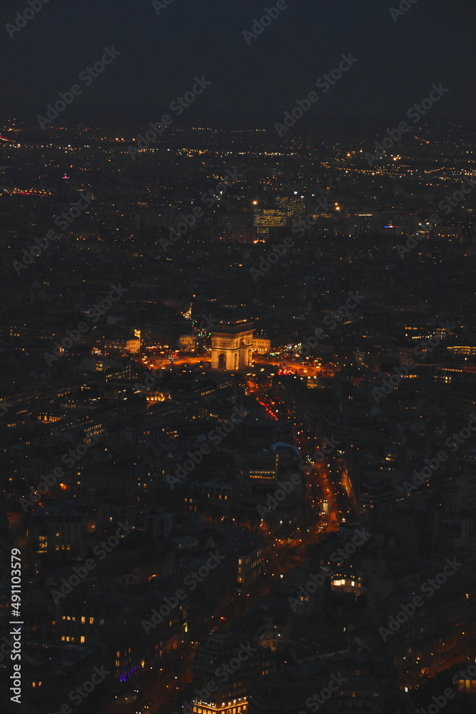 Fototapeta premium Foto del Arco del Triunfo desde la Torre Eiffel en París, Francia