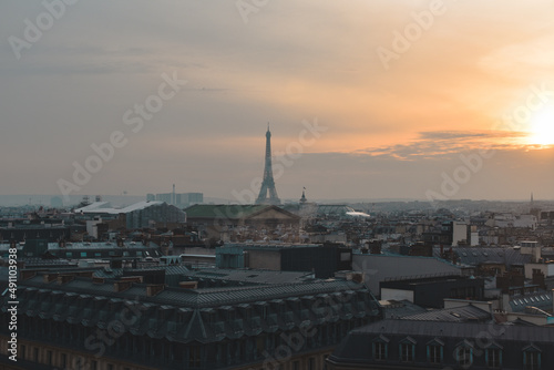 Foto de la Torre Eiffel en la ciudad de París con el atardecer, Francia