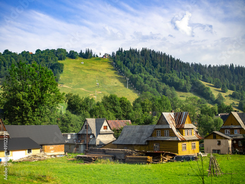 Obraz na płótnie Zakopane city village houses and beautiful forest view w salonie