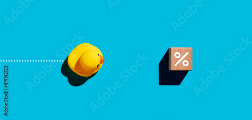 Foto Rubber duck moves towards the percent symbol