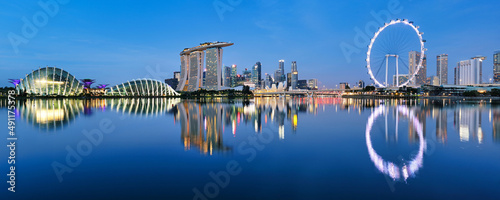 Photography gapore skyline with urban buildings over water