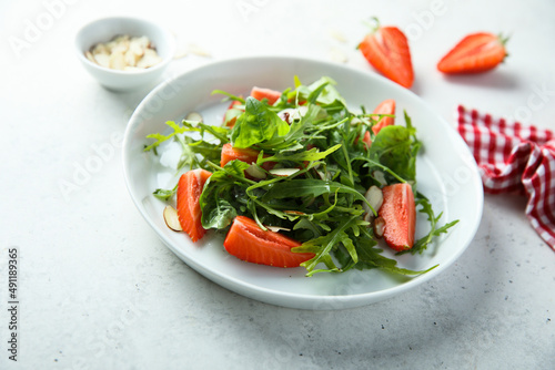 Arugula salad with strawberry and almond
