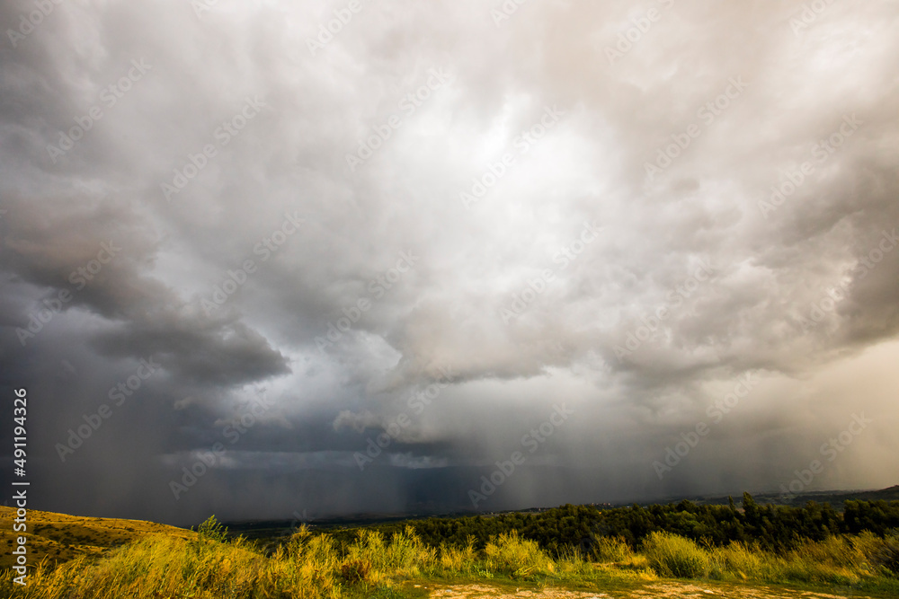 Obraz premium Sunset and dramatic clouds in Cerdanya, Pyrenees, Spain