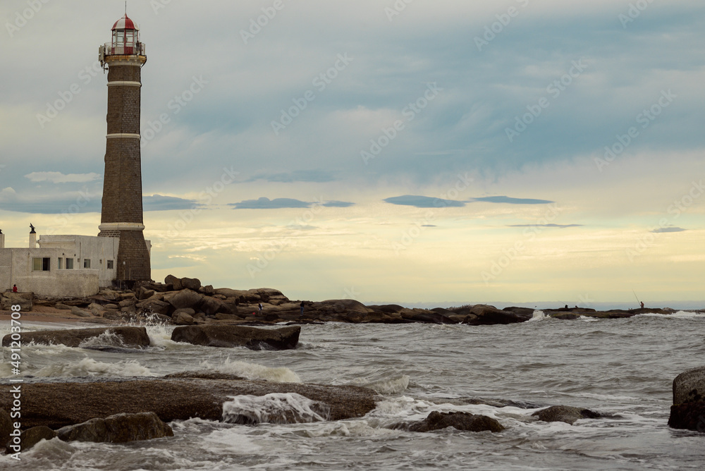 Toma Horizontal en la playa de Jose Ignacio, Uruguay. Atardecer con aspecto tormentoso.