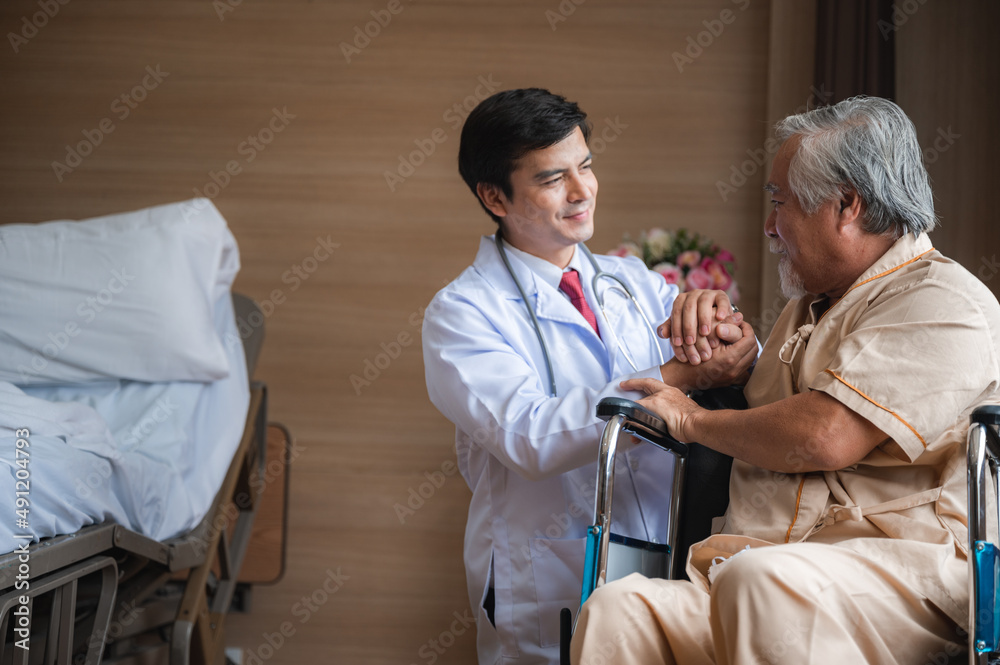 Obraz premium health insurance concept, Elderly patients living in hospital for medical checking by professional doctor and support by nurse, medicine health care for senior person