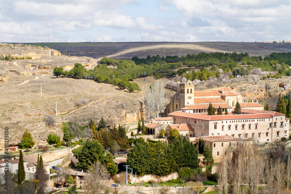 Panoramica, paisaje o vista en la ciudad de Segovia, comunidad autonoma de Castilla y Leon, pais de España o Spain