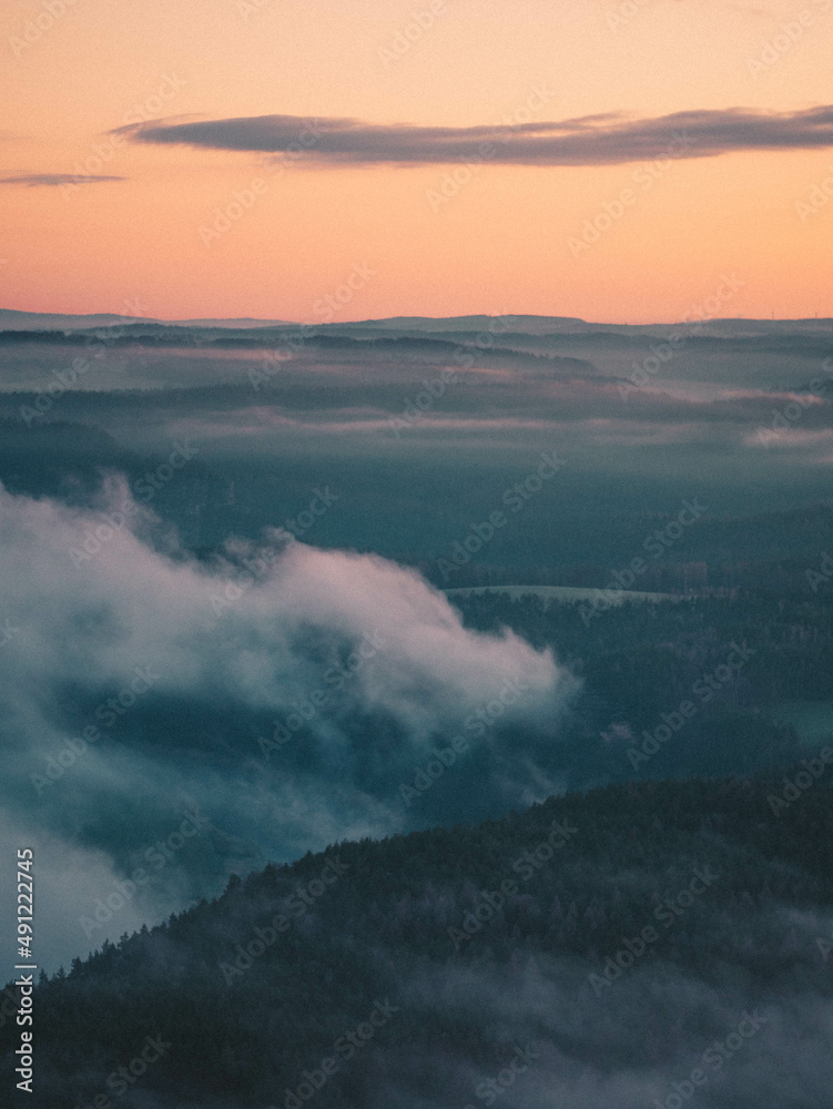 Sonnenaufgang mit Nebel in der Sächsischen Schweiz Sonnenaufgang mit Nebel in der Sächsischen Schweiz